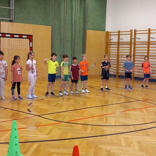 Tennis im Turnsaal