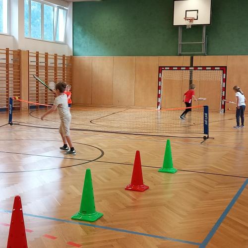 Tennis im Turnsaal