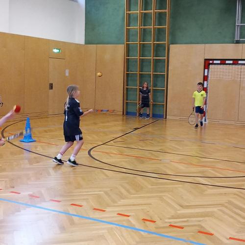 Tennis im Turnsaal