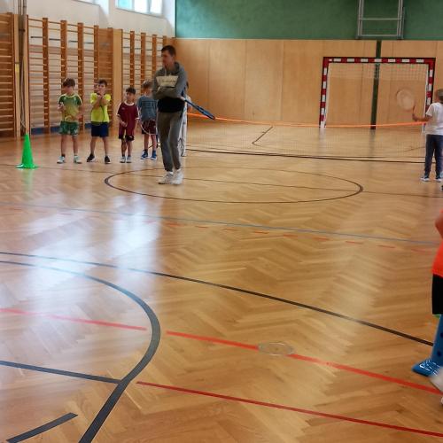 Tennis im Turnsaal