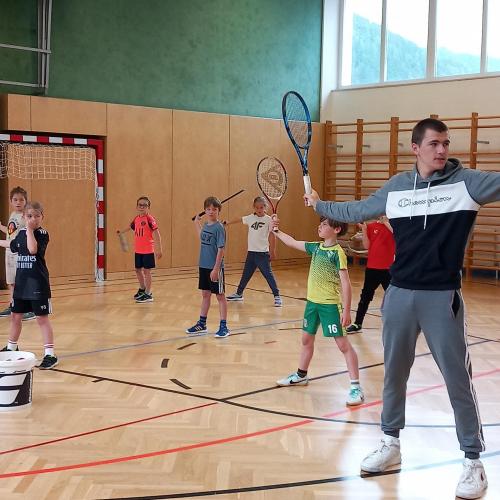 Tennis im Turnsaal