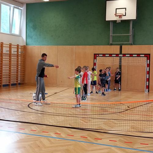 Tennis im Turnsaal