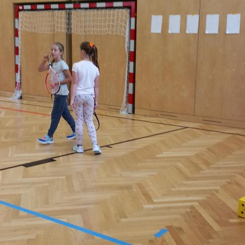 Tennis im Turnsaal