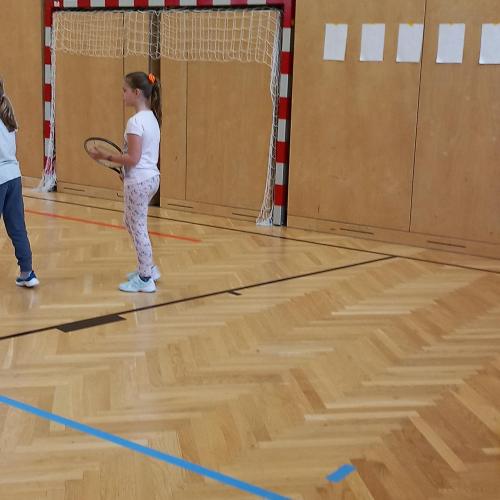 Tennis im Turnsaal