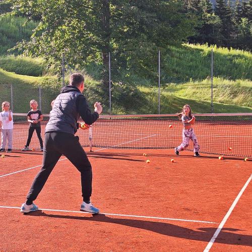Tennistraining mit Moitzi