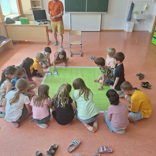 Besuch vom DIGI-Coach: Bee-Bots