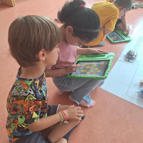 Besuch vom DIGI-Coach: Bee-Bots