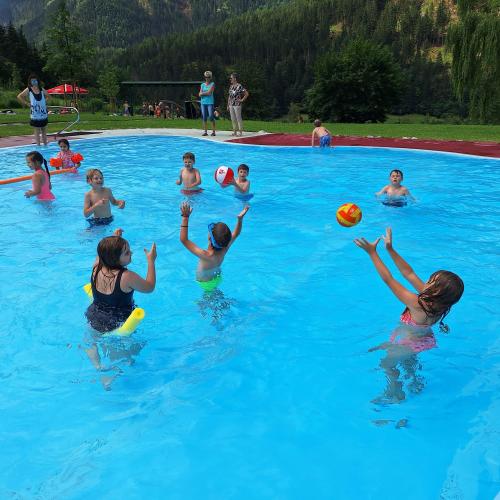 Ein etwas frischer aber lustiger Schwimmausflug zum Abschluss 