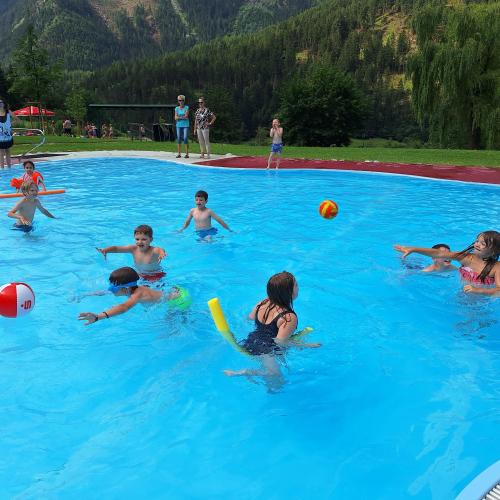 Ein etwas frischer aber lustiger Schwimmausflug zum Abschluss 