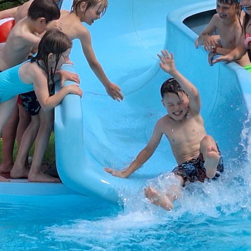 Ein etwas frischer aber lustiger Schwimmausflug zum Abschluss 